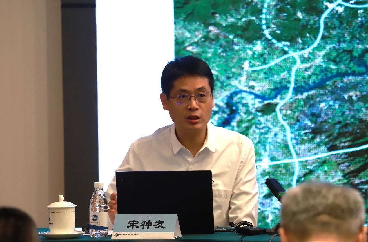 廣東省公路建設有限公司副總經理，原深中通道管理中心主任、總工程師宋神友作專題講座